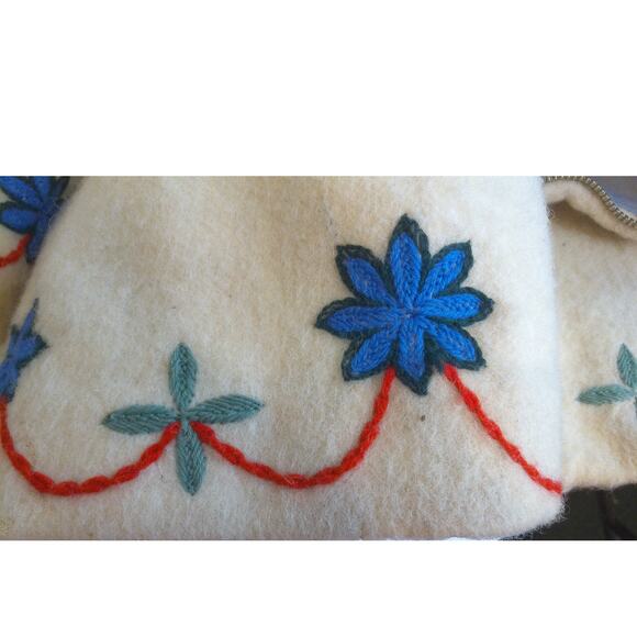 Vintage Canadian Inuit Wool Jacket with Embroidered Flowers READ AS IS - Picture 10 of 15